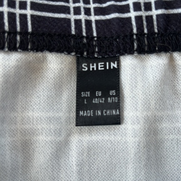 SHEIN dark blue and white checkered short skirt - Picture 3 of 3